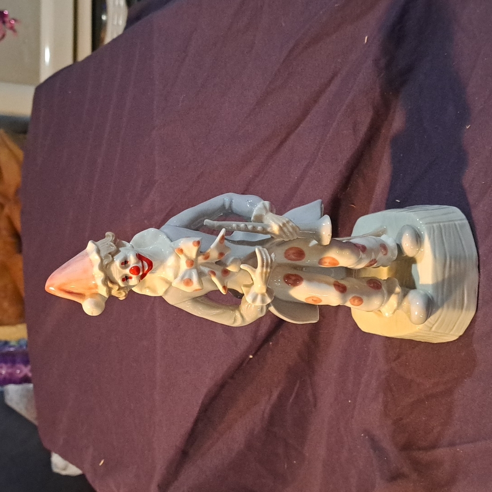 Berman and Anderson musical clown statue